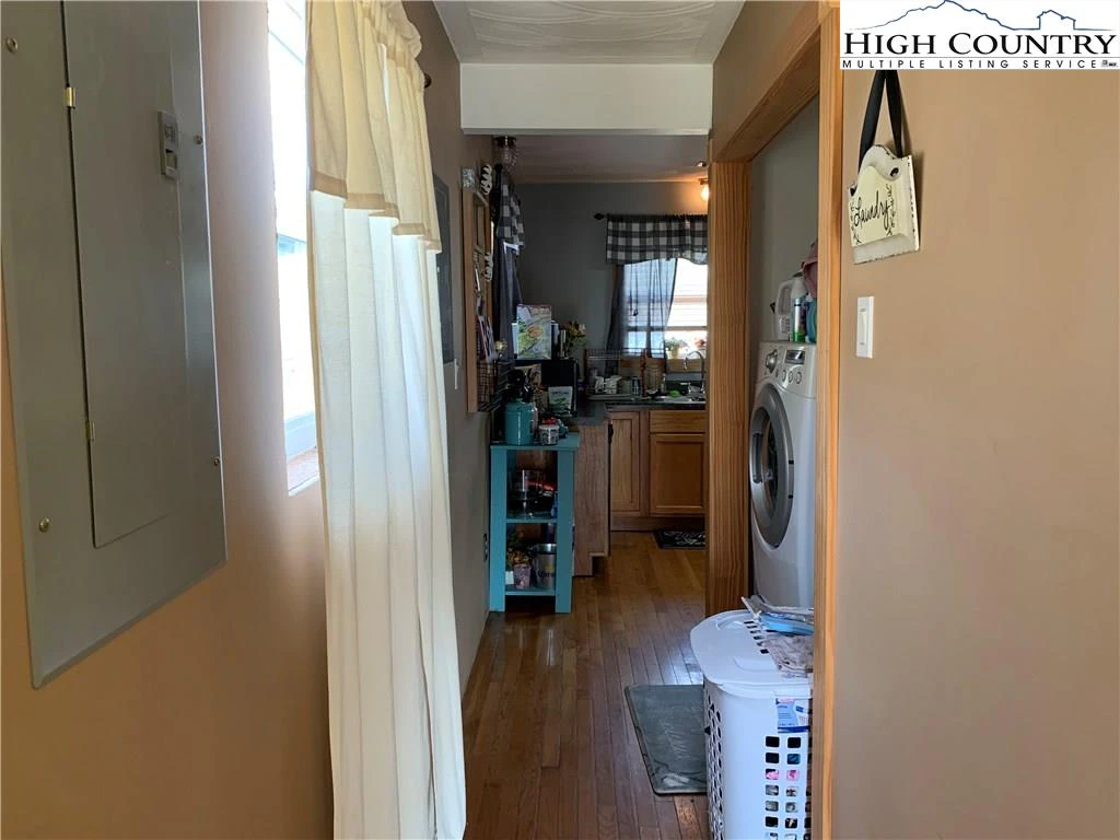 Image number 3 for the current listing