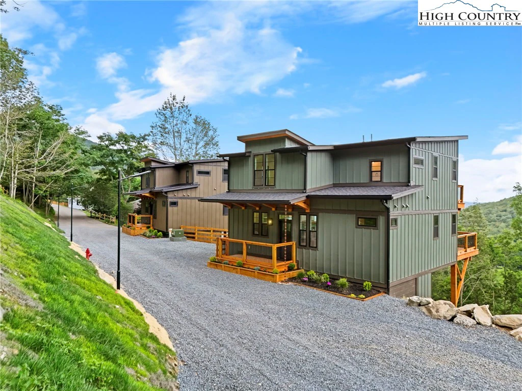 Image number 18 for the current listing