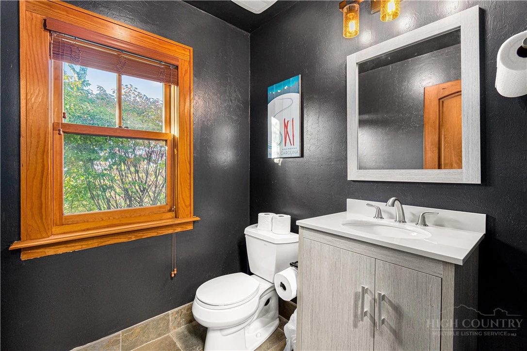 Image number 5 for the current listing