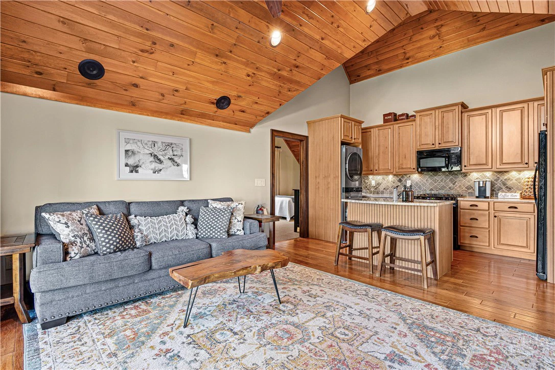 Image number 10 for the current listing