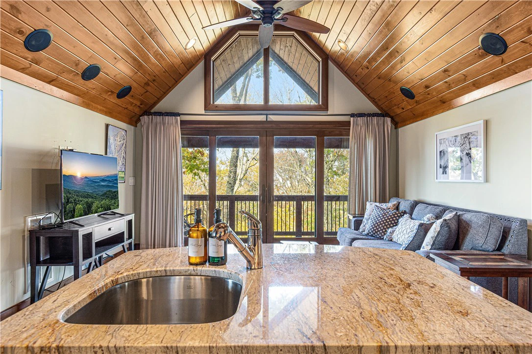 Image number 11 for the current listing