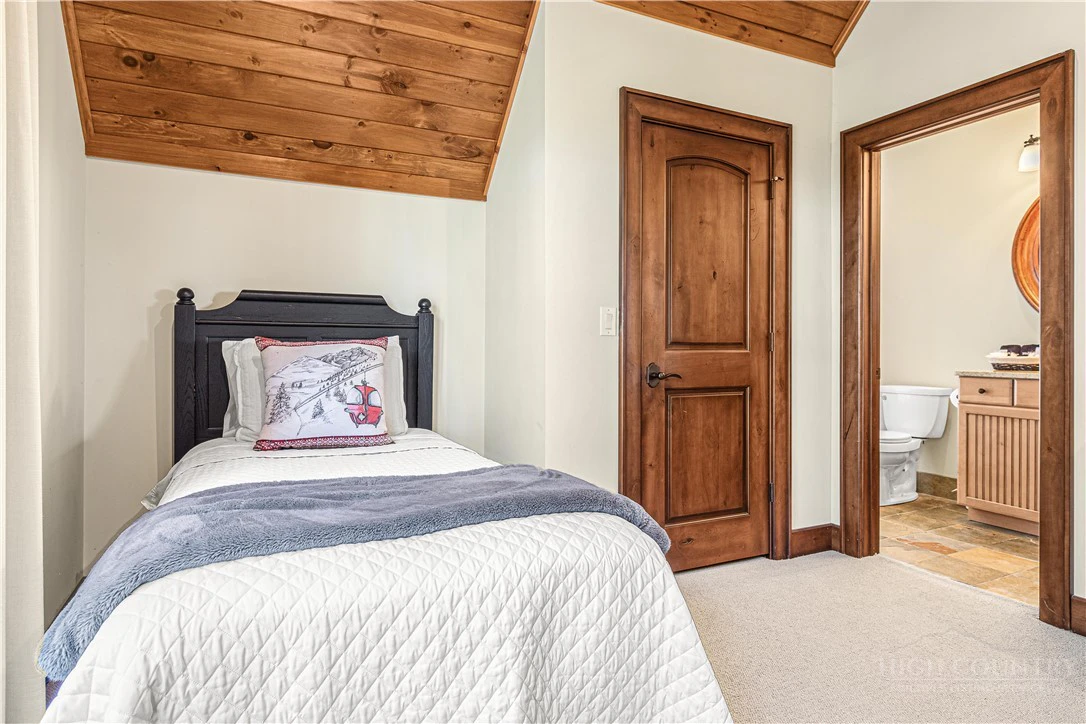 Image number 15 for the current listing