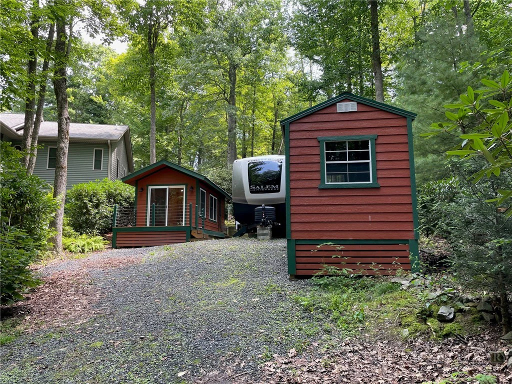 Image number 1 for the current listing