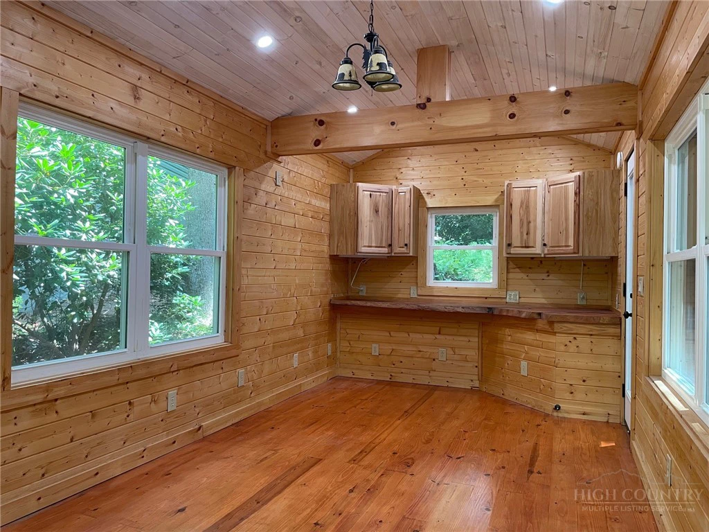 Image number 7 for the current listing