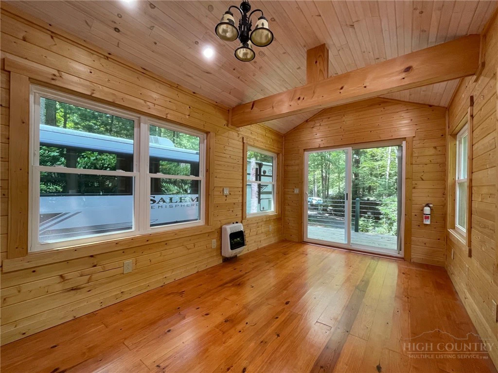 Image number 10 for the current listing