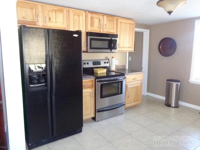 Image number 12 for the current listing