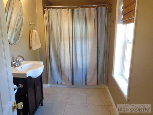 Image number 4 for the current listing