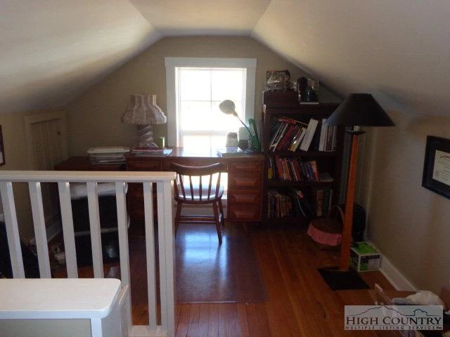 Image number 5 for the current listing