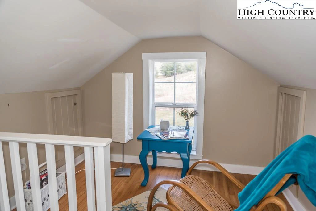 Image number 3 for the current listing