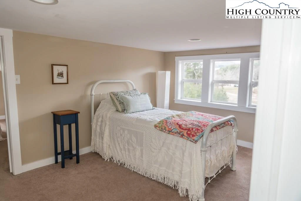 Image number 5 for the current listing