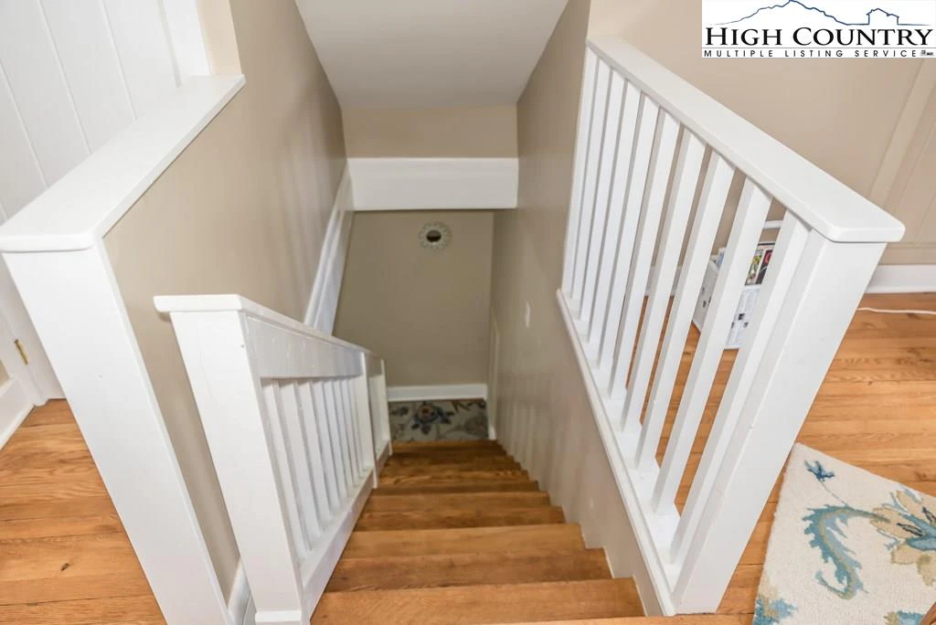 Image number 9 for the current listing