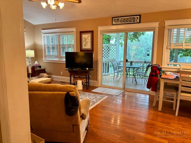Image number 5 for the current listing