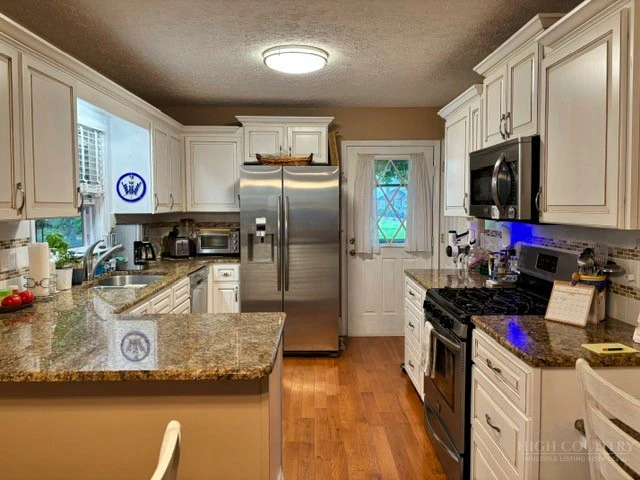Image number 9 for the current listing