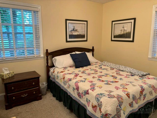 Image number 12 for the current listing