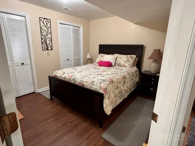Image number 18 for the current listing