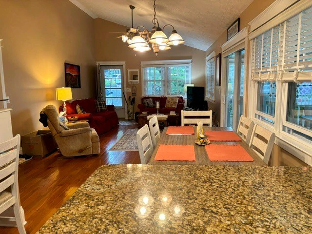 Image number 7 for the current listing
