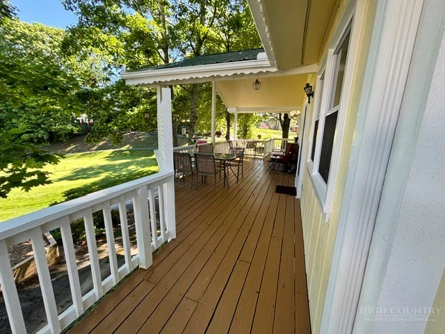 Image number 22 for the current listing