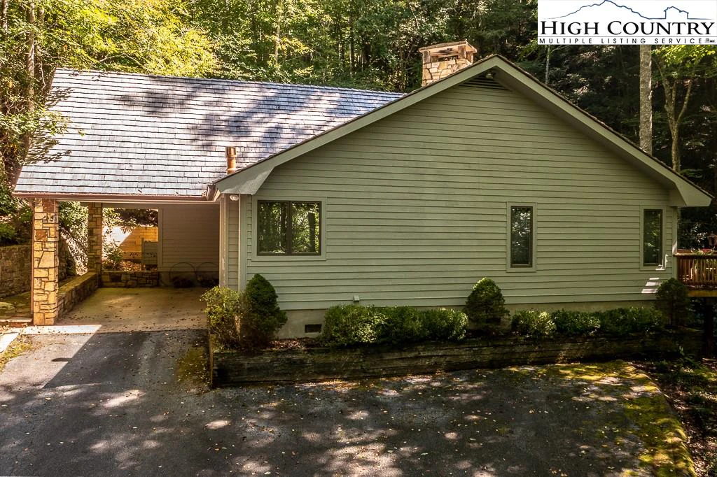Image number 1 for the current listing