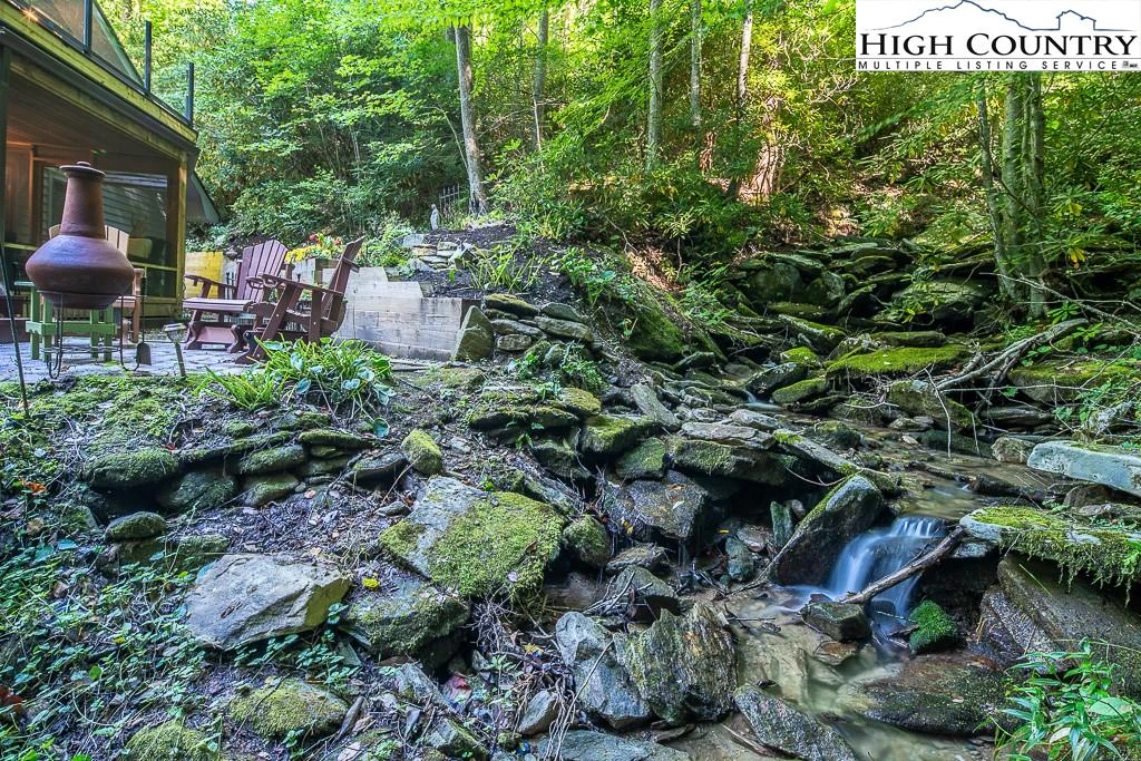 Image number 4 for the current listing