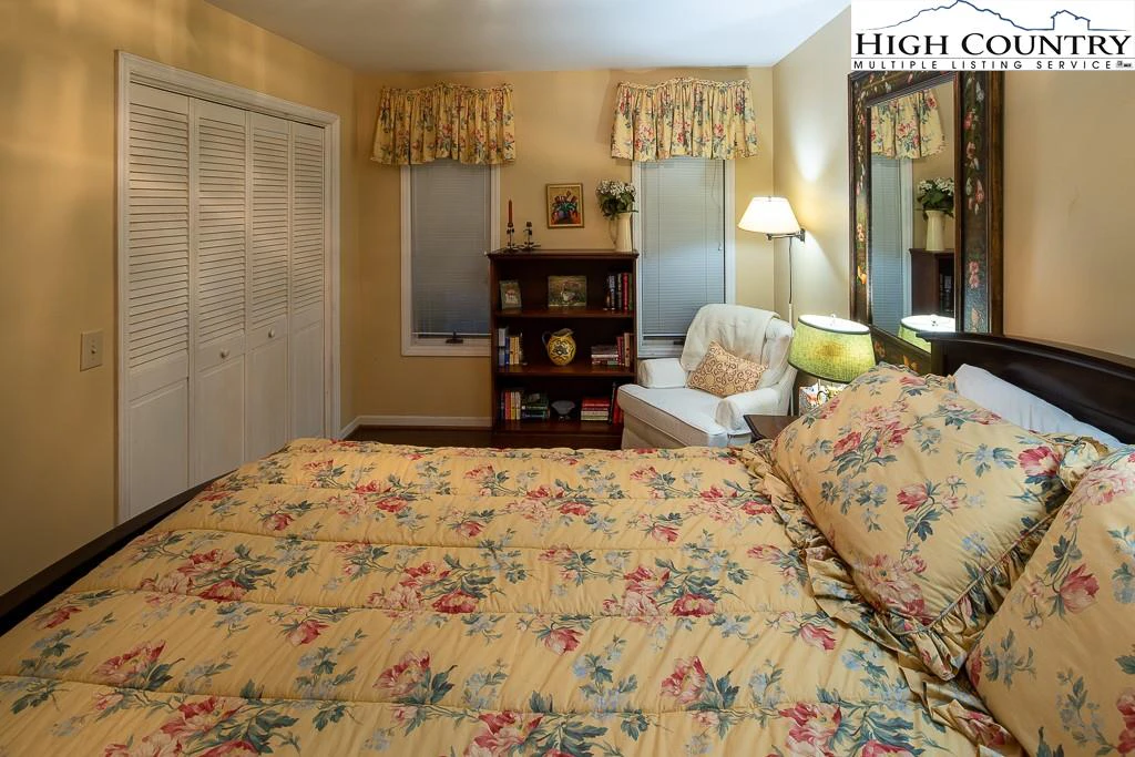 Image number 6 for the current listing