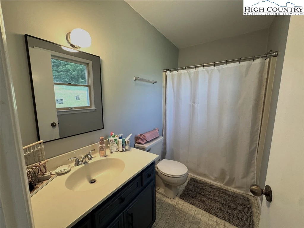 Image number 3 for the current listing
