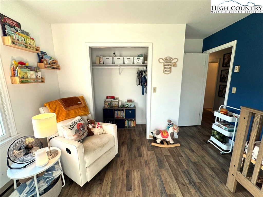 Image number 5 for the current listing