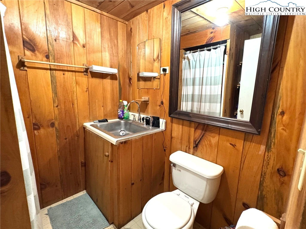 Image number 17 for the current listing