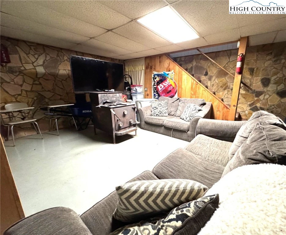 Image number 12 for the current listing