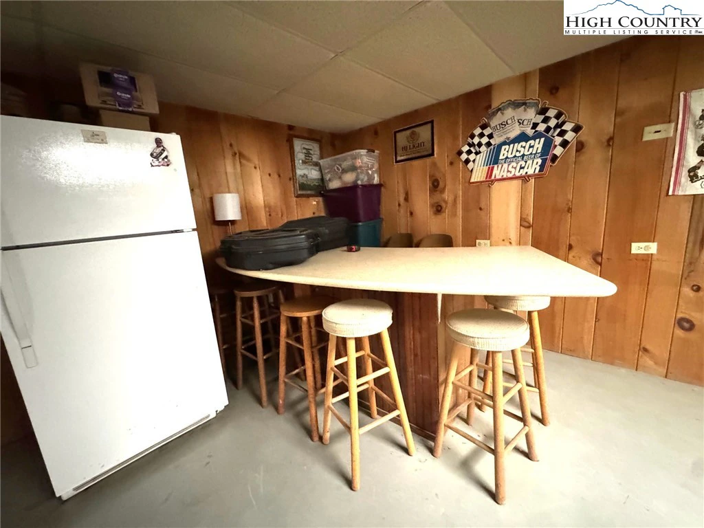 Image number 13 for the current listing