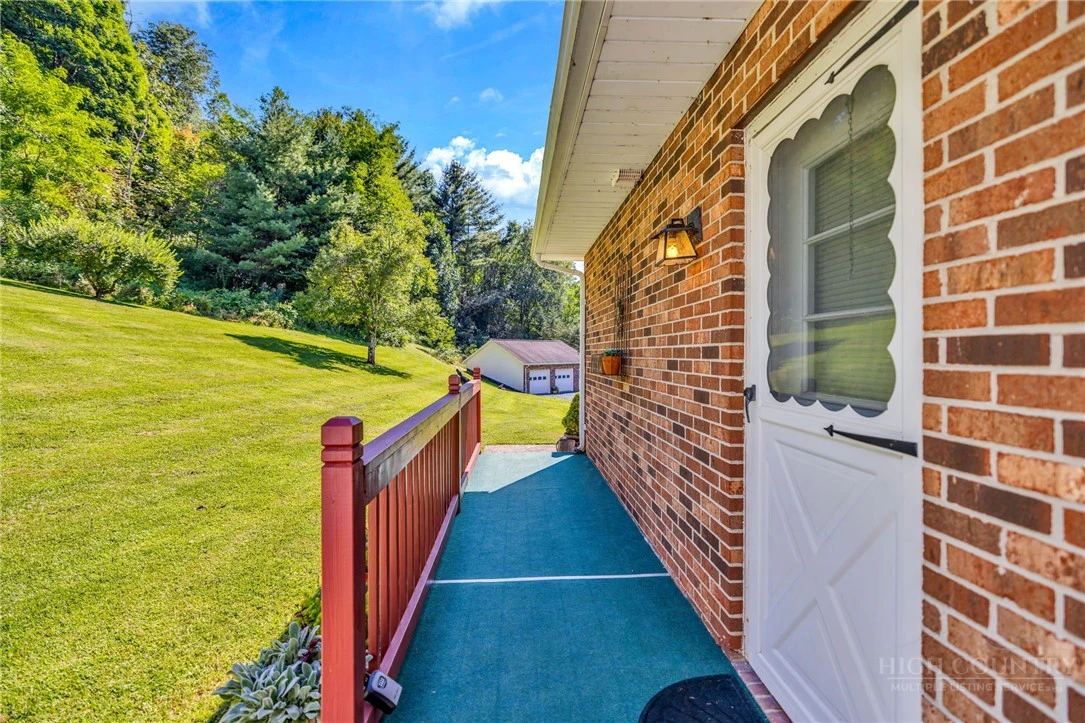 Image number 21 for the current listing