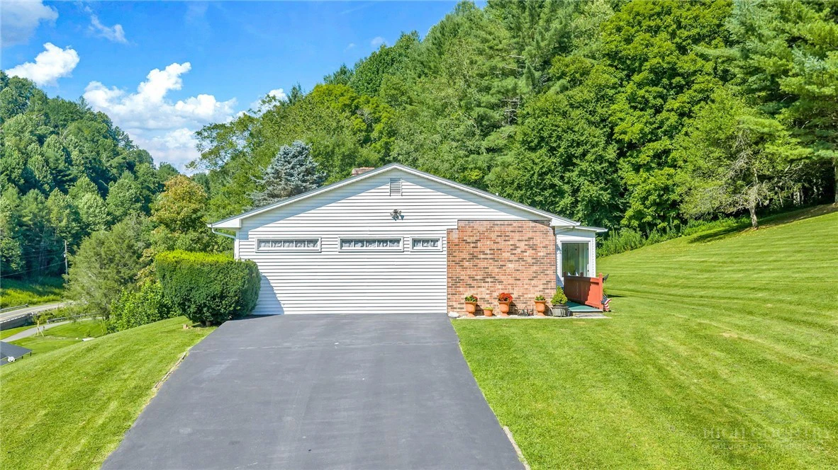 Image number 7 for the current listing