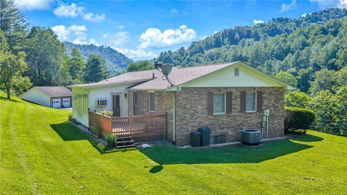 Image number 9 for the current listing