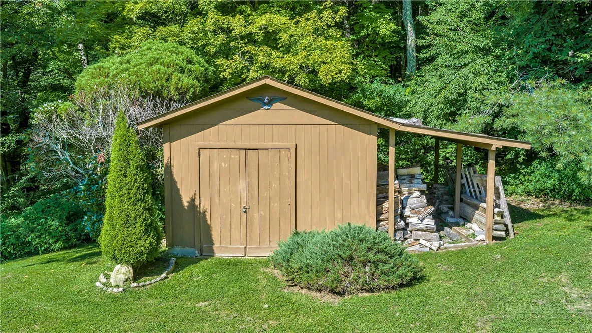 Image number 13 for the current listing