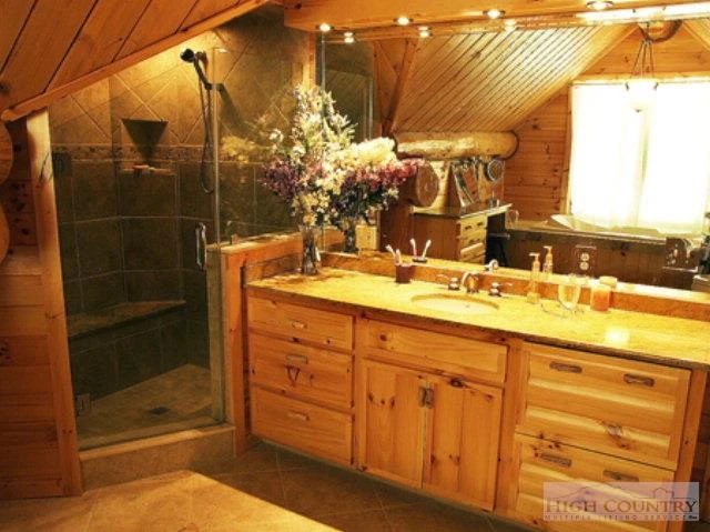 Image number 12 for the current listing