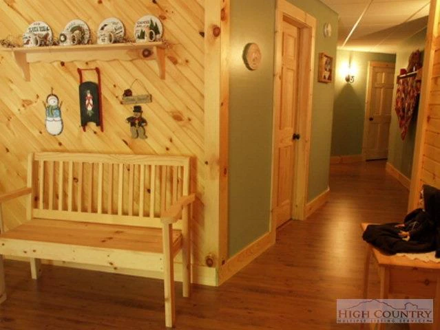 Image number 8 for the current listing