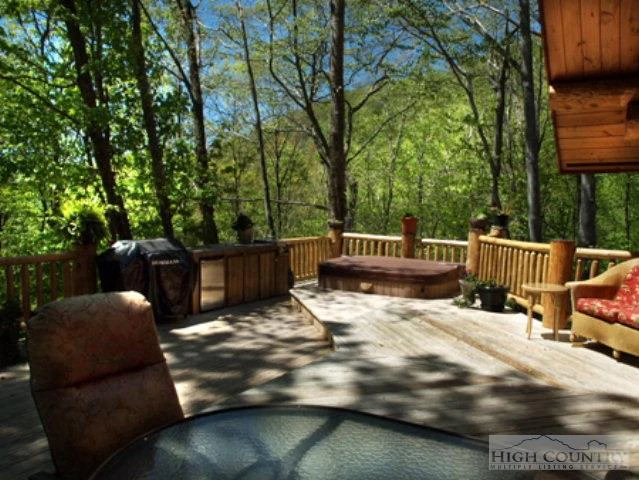 Image number 19 for the current listing