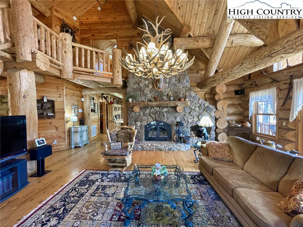 Image number 1 for the current listing