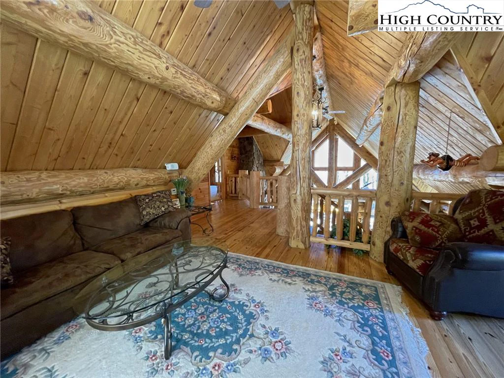 Image number 7 for the current listing