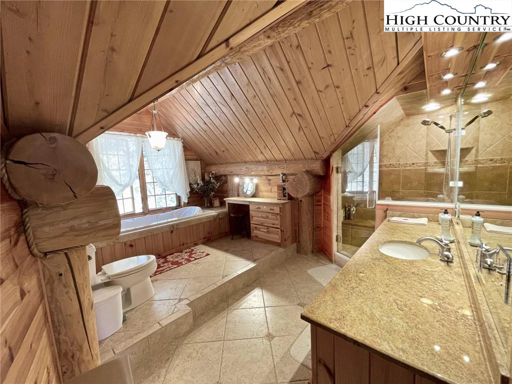 Image number 13 for the current listing