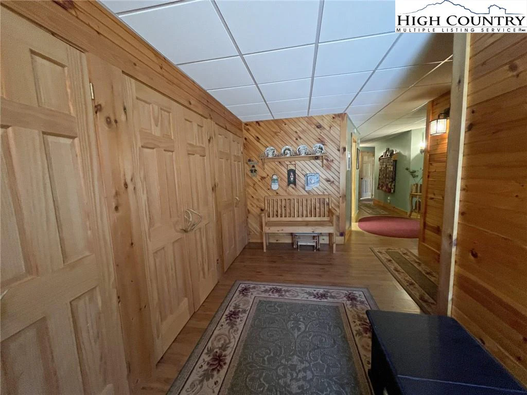 Image number 17 for the current listing