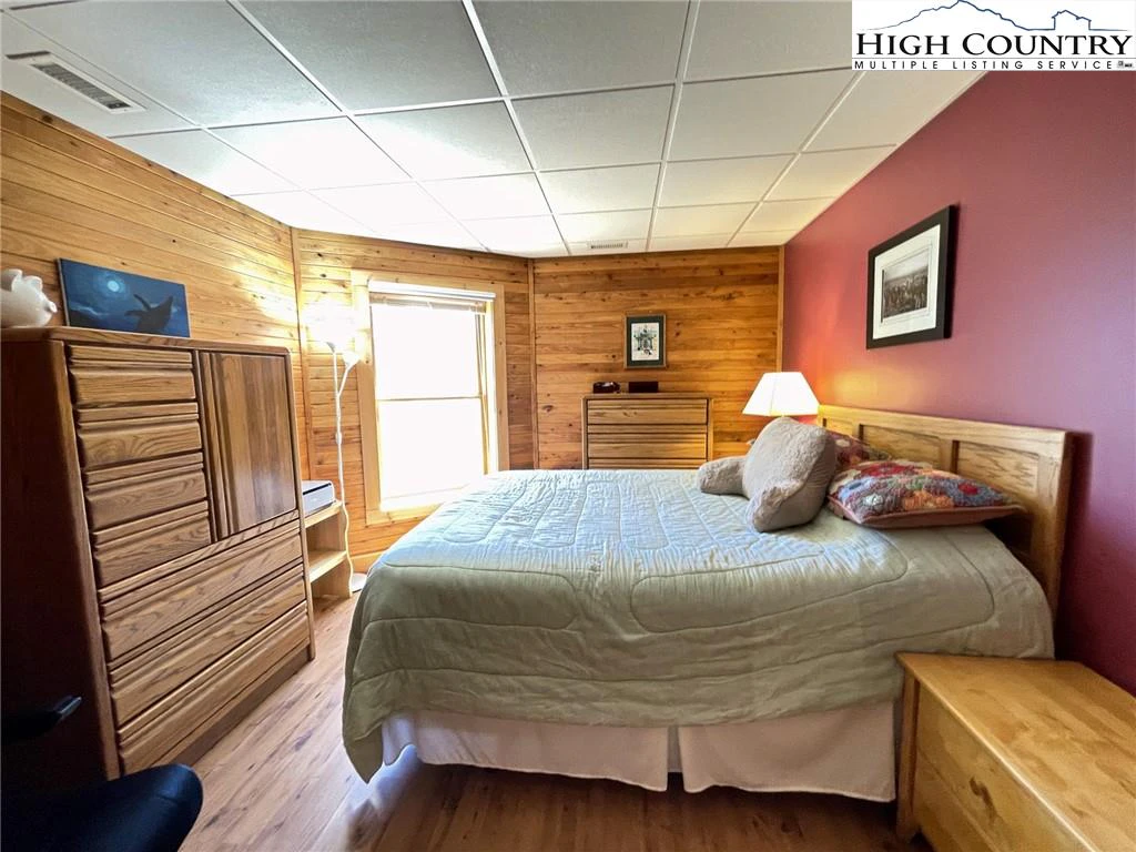 Image number 21 for the current listing