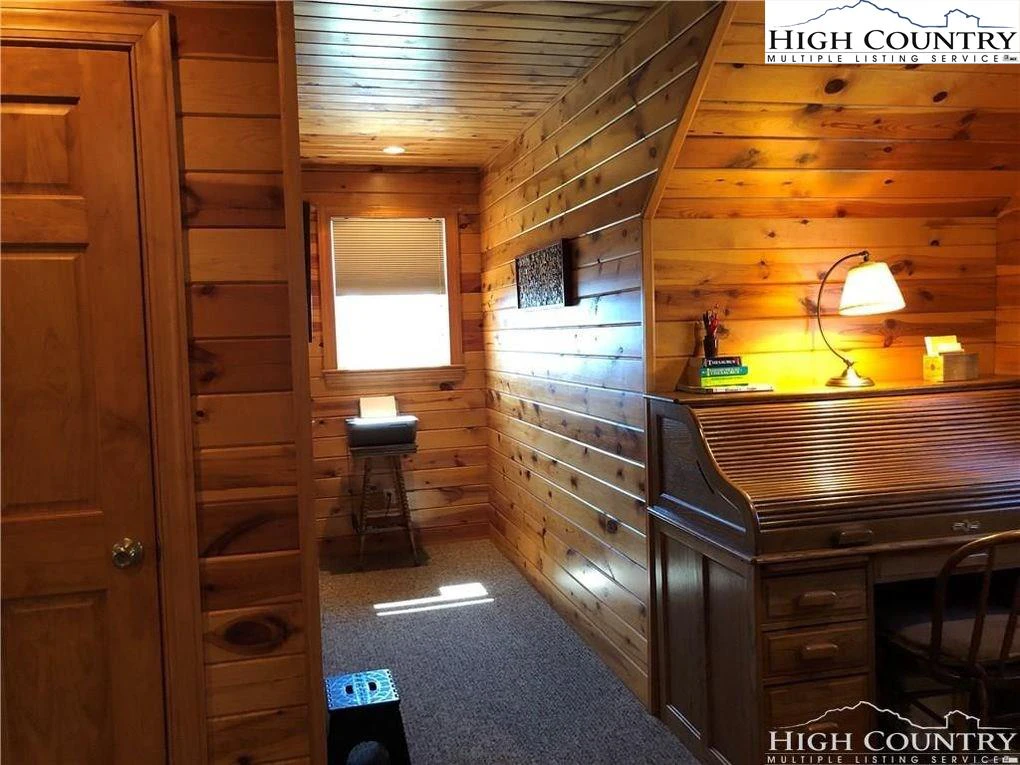 Image number 8 for the current listing