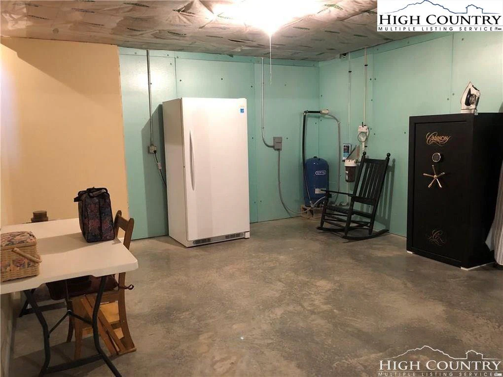 Image number 2 for the current listing