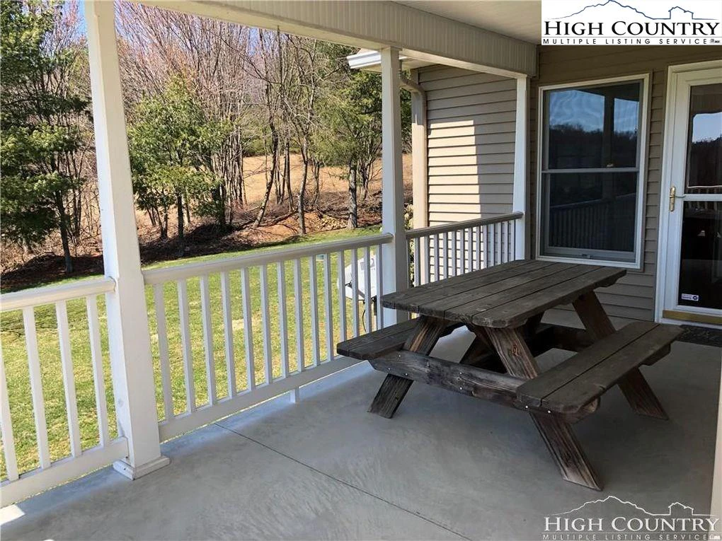 Image number 19 for the current listing