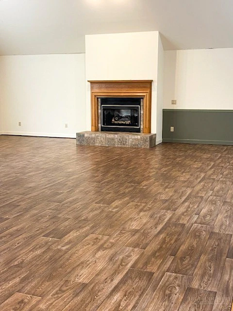 Image number 14 for the current listing