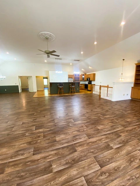 Image number 7 for the current listing