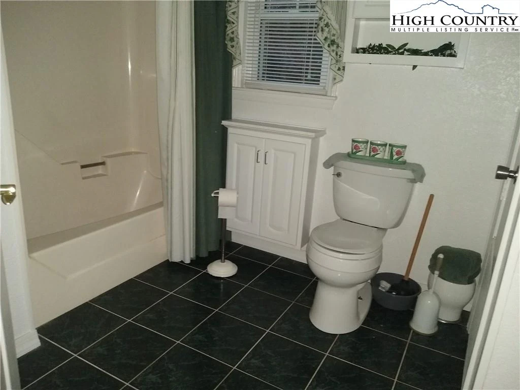 Image number 11 for the current listing