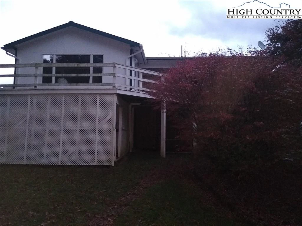 Image number 18 for the current listing