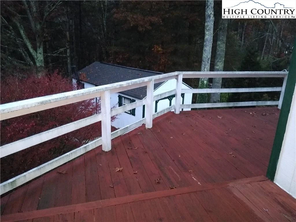 Image number 17 for the current listing