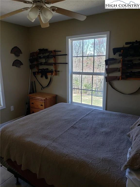 Image number 3 for the current listing